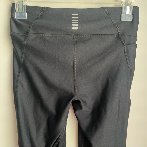 Under Armour HEATGEAR Compression Leggings w/ Cutout Details - Small - Picture 6 of 10